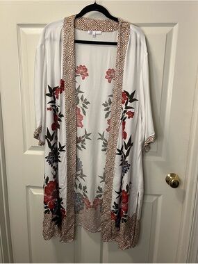 DR2 Plus Size Women’s Duster/Kimono. Floral print on white. Size 2x. Boho